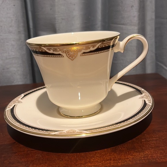 ROYAL DOULTON Andover Cup and Saucer Set,  Fine Bone China England - Picture 3 of 10
